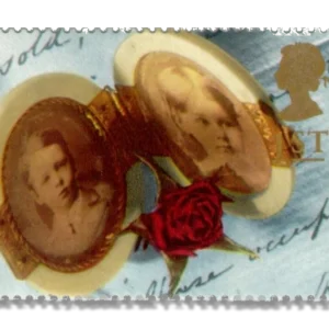 1992 GB1593 Double Locket